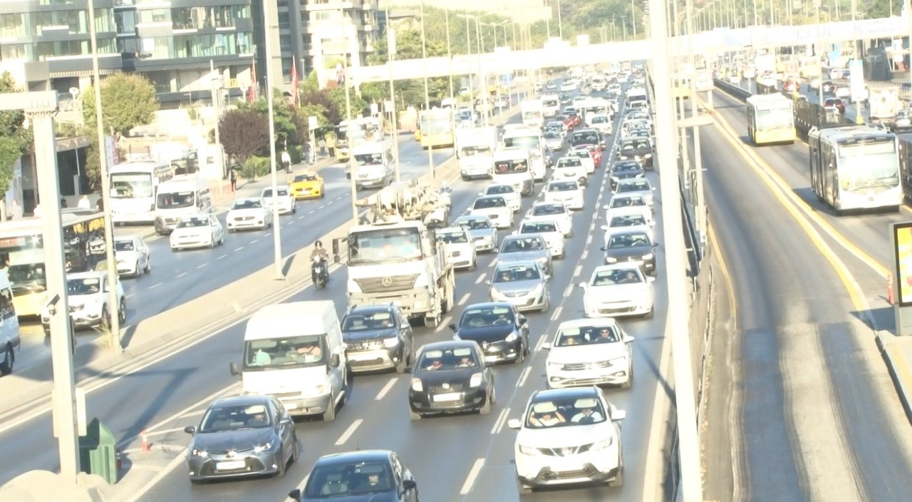 İstanbul'da yüz yüze eğitim başladı! Trafik yoğunluğu ise yüzde 51'lerde